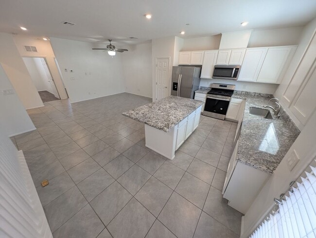 Building Photo - 664 Vetiver Ln