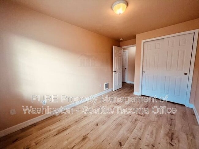 Building Photo - 4536 S Puget Sound Ave