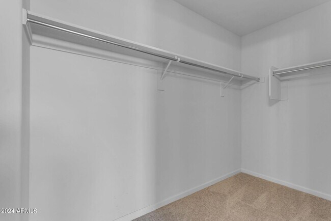 Building Photo - 1213 W Elm Ave