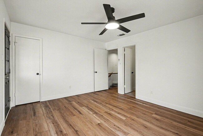 Building Photo - Beautifully updated 2-2.5-2 in Mistletoe Heights, Fort Worth!