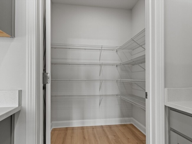 Building Photo - Like-new, modern end-unit townhome located in the desirable Clift’s Farm community in Madison