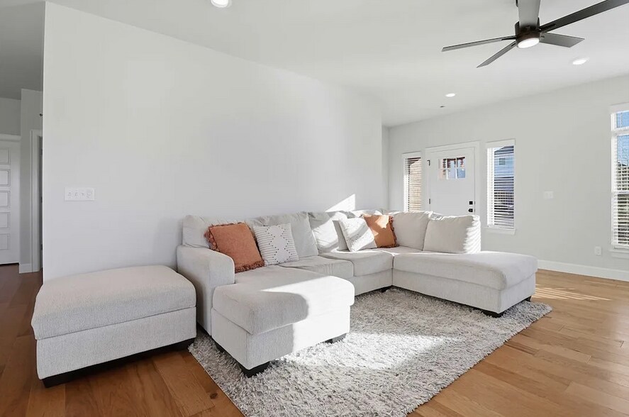 Building Photo - 1271 Bootleg Rd