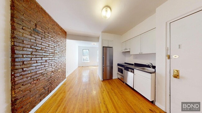 Primary Photo - 24 King St