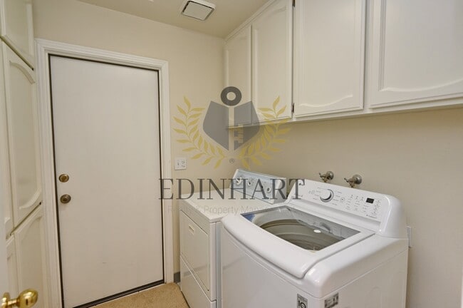 Building Photo - 6447 N Vagedes Ave