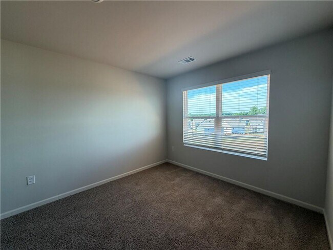 Building Photo - 178 King Vlg