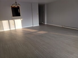 Building Photo - 200 Highland Ave