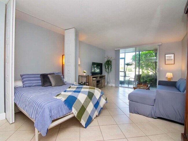 Building Photo - 7540 Bay Island Dr S