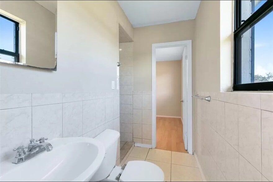 Building Photo - 600 S Oxalis Ave