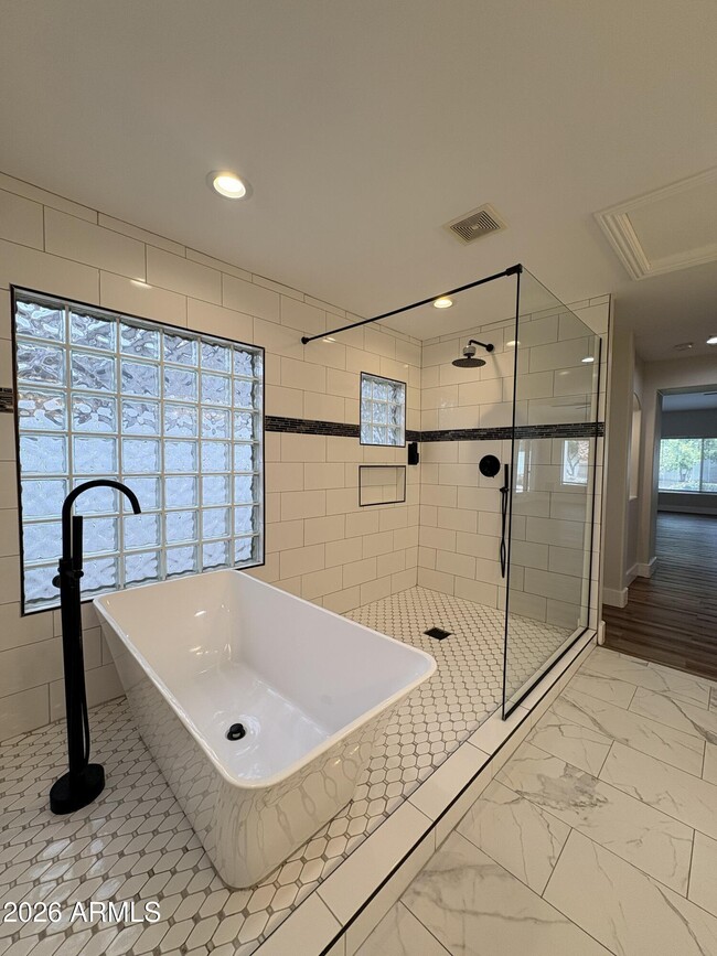 Building Photo - 13528 W Windsor Blvd