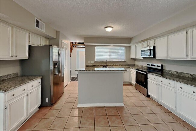 Building Photo - 4726 Green Trail Dr