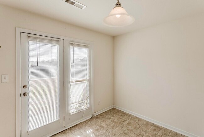 Building Photo - 105 Bayside Ln