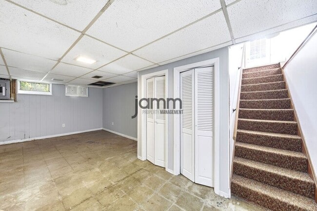 Building Photo - 8983 Highland Dr