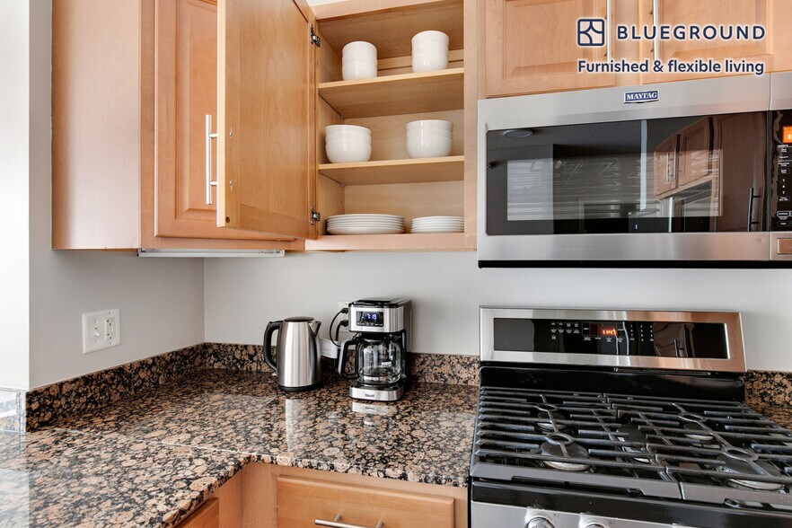 Building Photo - 300 N Canal St