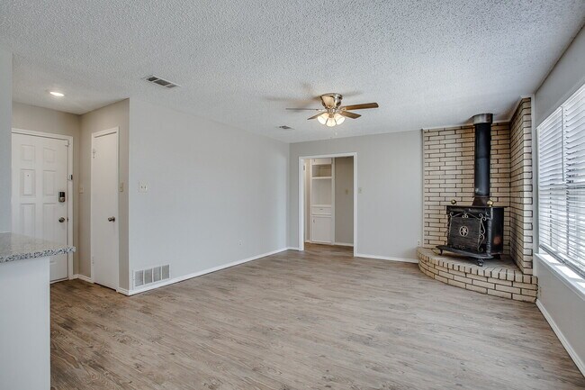 Building Photo - Very Nice 3 Bedroom in Wolfforth!