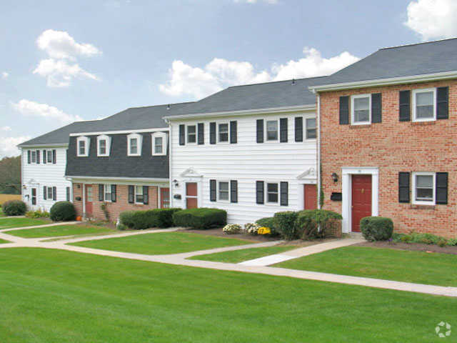 Building Photo - Meadows East