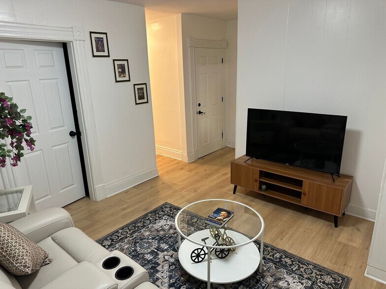 Building Photo - 63 Whitmore St