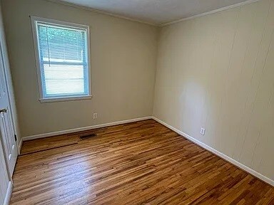 Bedroom - 404 Ingram Ave W