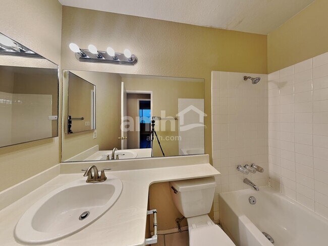 Building Photo - 379 Bradford Dr