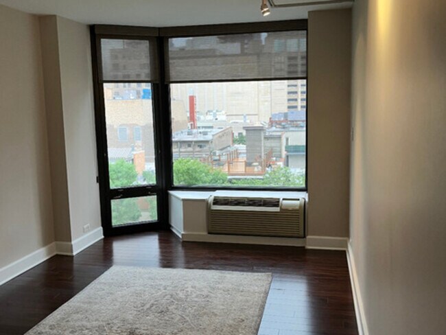 Building Photo - 50 E Bellevue Pl