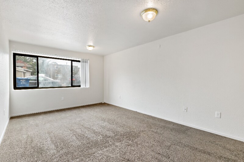 Building Photo - 9701 Woodlawn Ave N