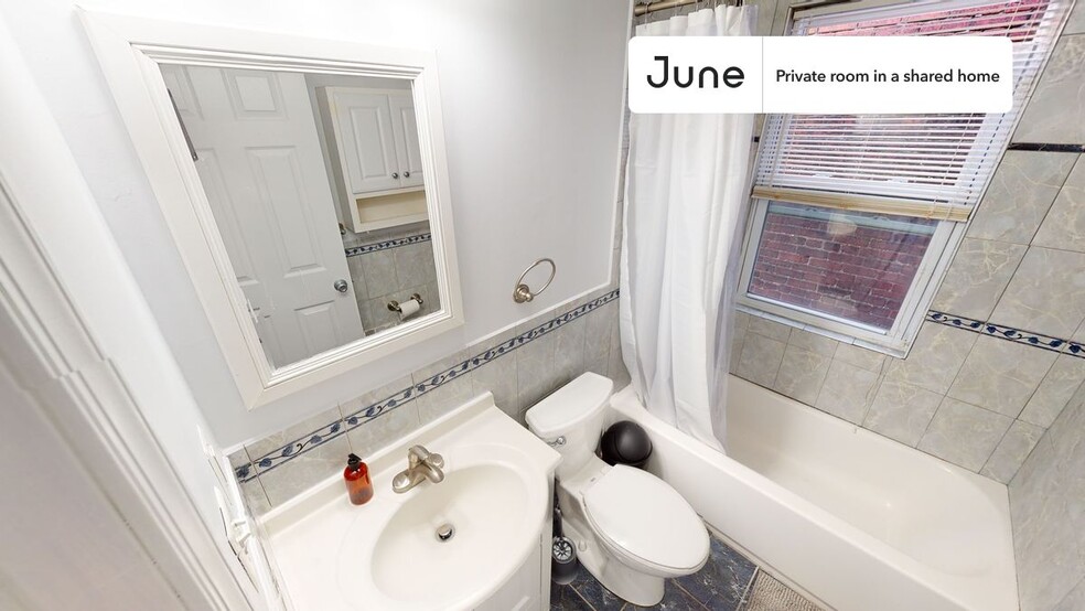 Building Photo - Room in Shared 3 bed/2.5 bath home