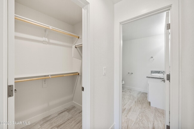 Building Photo - 6201 N Reata Dr