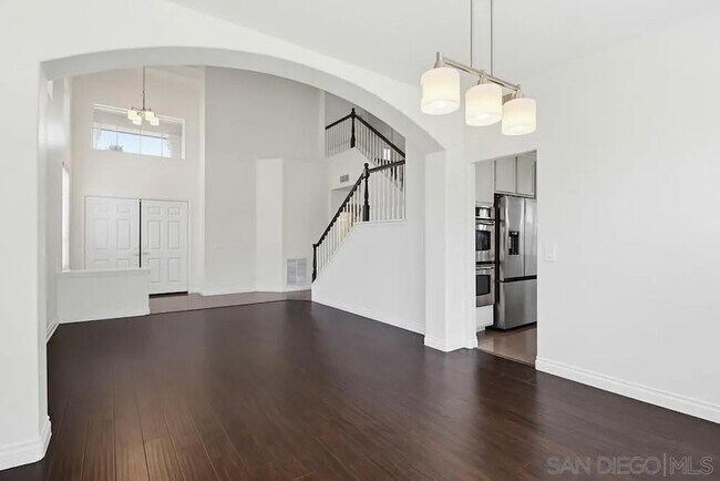 Building Photo - 1100 Corrales Ln