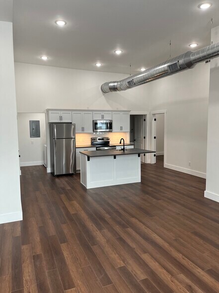 Building Photo - 174 Park Ave