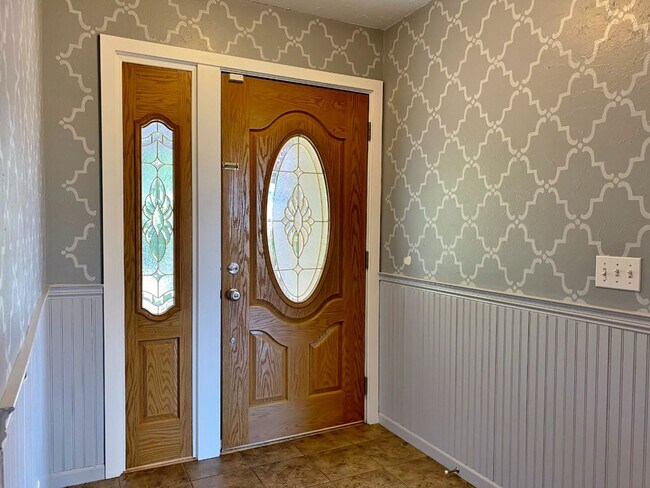 Building Photo - Home With Amazing River Views!