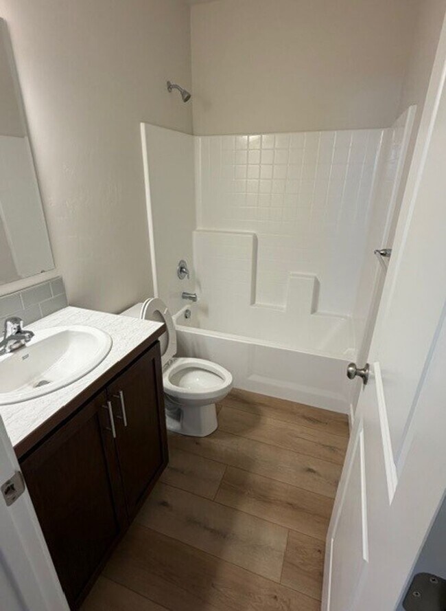 Building Photo - Beautiful newer 3 bed 2 bath home in Caldwell just off Linden Rd and Middleton Rd