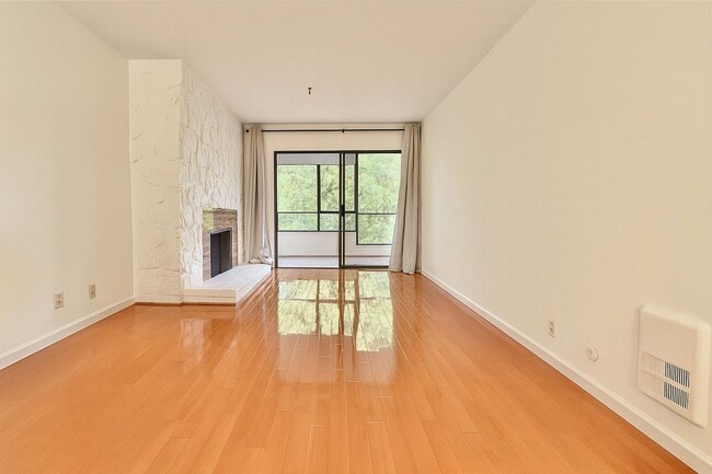 Building Photo - Lake Merritt Condominium 2 Bedroom, 2 Bath...