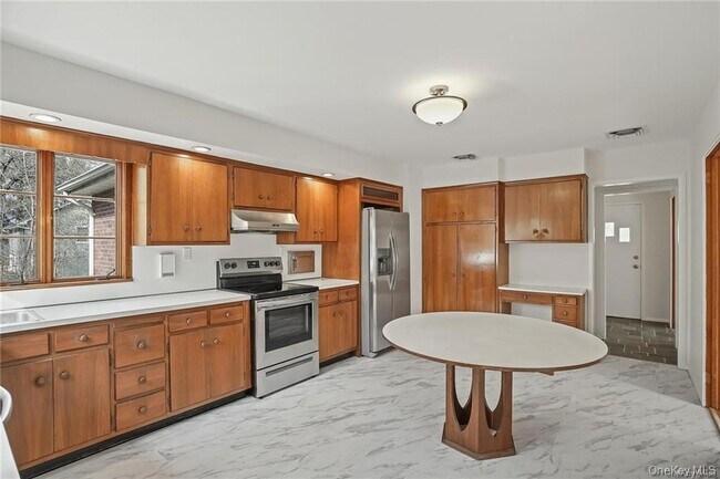 Building Photo - 17 Brookside Ave
