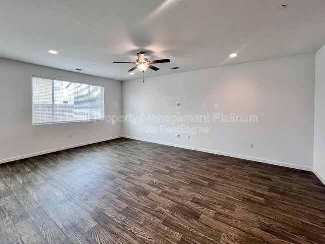 Building Photo - 6692 E Cambridge Ave