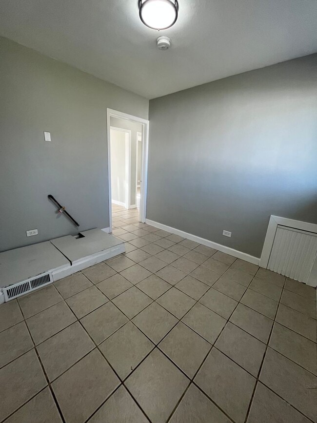 Building Photo - 2 Bedroom Ranch Home now available in Lans...