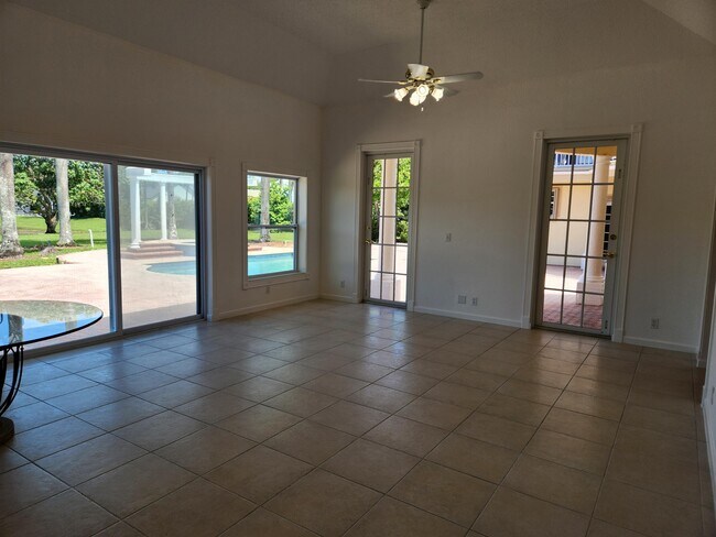 Building Photo - 17885 Fieldbrook Cir E