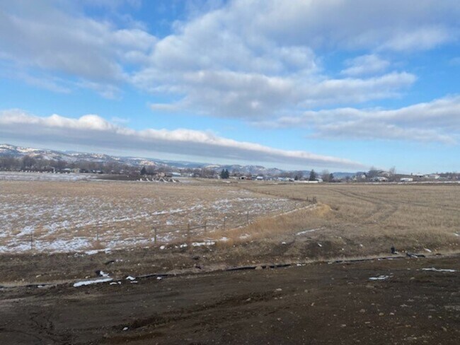 Building Photo - 4 BED | 2 BATH | DOUBLE GARAGE | RAPID VALLEY