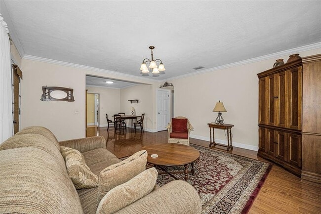 Building Photo - 253 Park Cir S