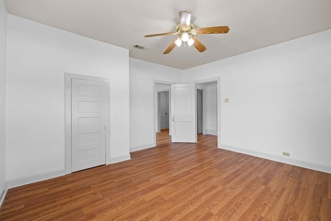 Building Photo - 701 1/2 S Walnut Street Unit