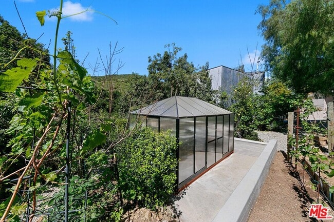 Building Photo - 2851 Seabreeze Dr