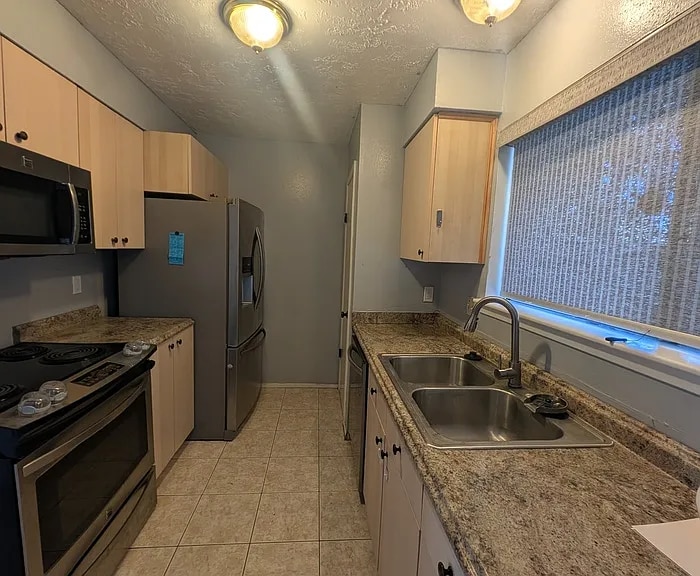 Building Photo - 23107 Summergate Dr