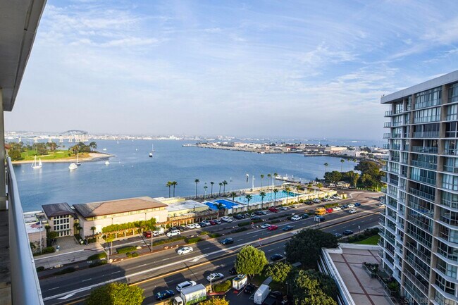 Building Photo - 1810 Avenida Del Mundo