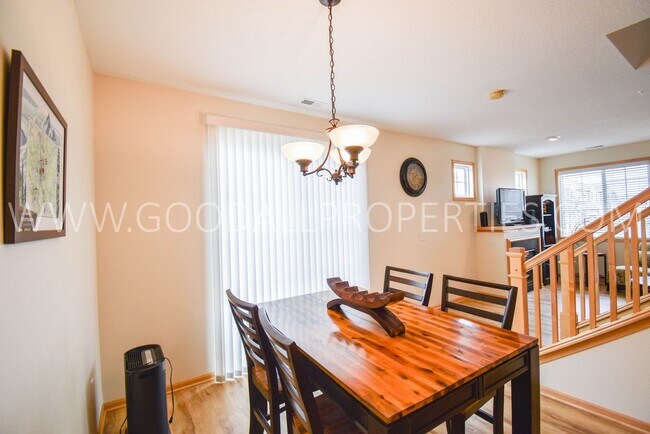 Building Photo - 2 Bedroom 2.5 Bathroom In West Des Moines with 2 car garage attached