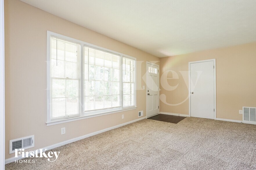 Building Photo - 1348 Yates Ave