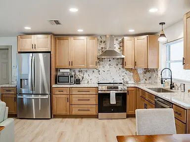 Building Photo - Cozy Updated Home Near Beaches, Shops & BayCare Ballpark