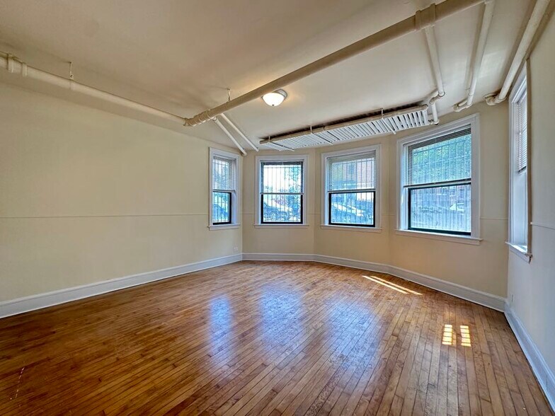 Building Photo - 2330 N Spaulding Ave