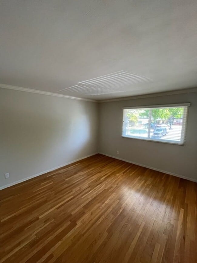 Building Photo - 634 Stanford Dr