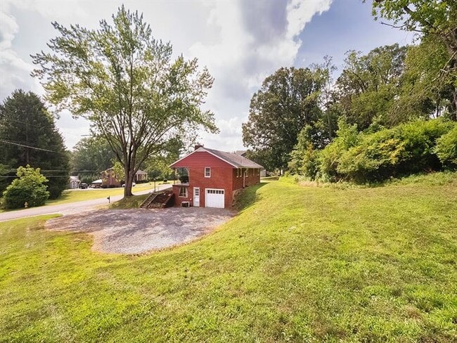 Building Photo - 2977 Chautauqua Dr