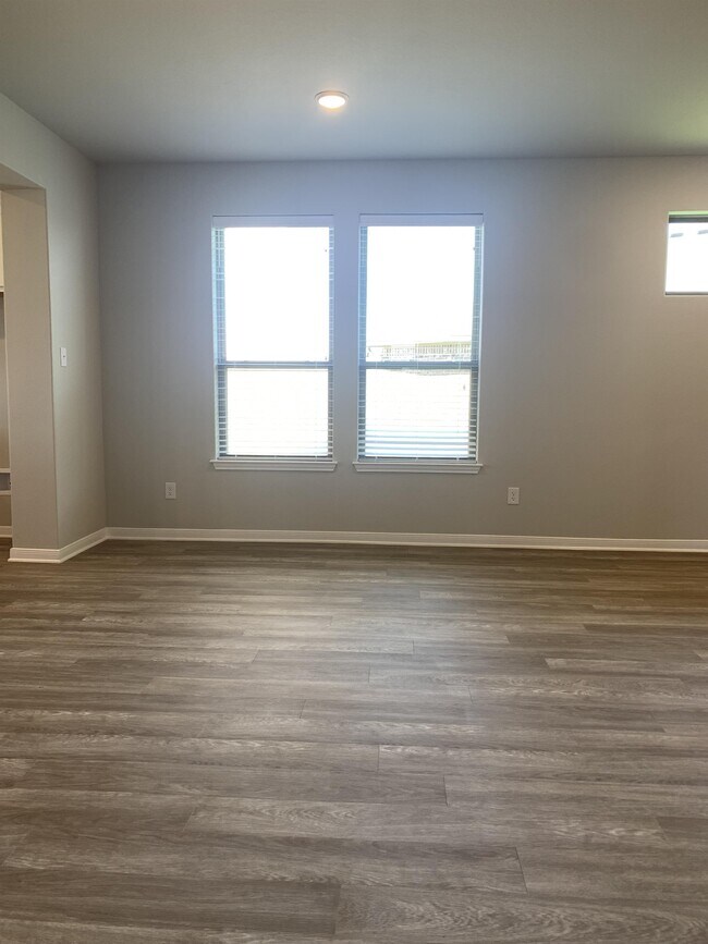 Building Photo - 1353 Aurora Grv Bnd