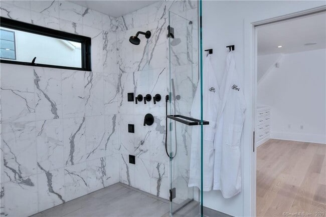 Building Photo - 18 Danbury Ave