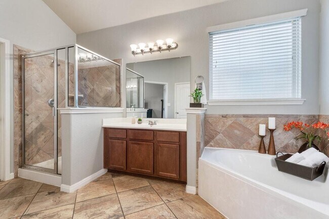 Building Photo - 2915 Bluffstone Dr